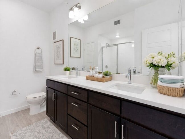 Building Photo - 2BR Condo w/ Fireplace, In-Unit Laundry & A/C in Parker