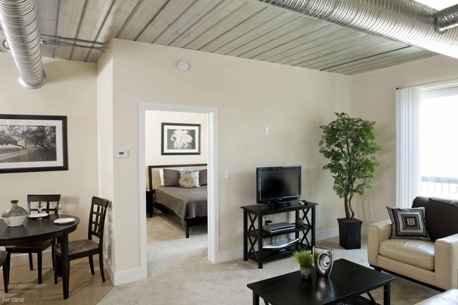 Building Photo - 2 br, 2 bath Apartment - McHenry Row