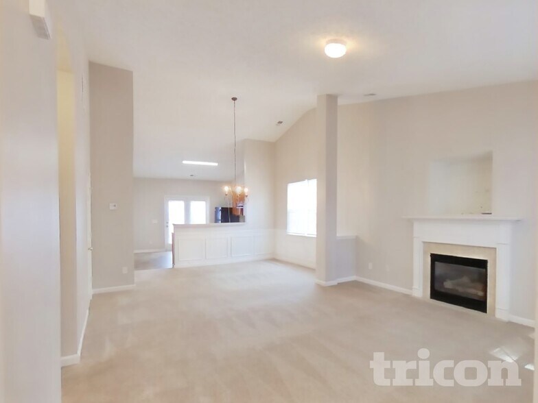 Building Photo - 1427 Wilshire Way