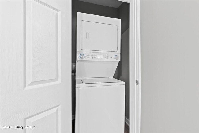 Building Photo - 1018 S 47th St