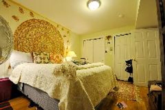 Building Photo - Renovated Brookline 3 Bed/2 Bath Duplex in Washington Square on Addington Rd.  Sept 1st, NO FEE