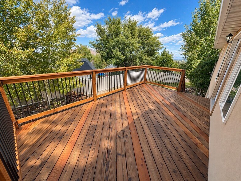 Building Photo - 305 N Appleview Dr