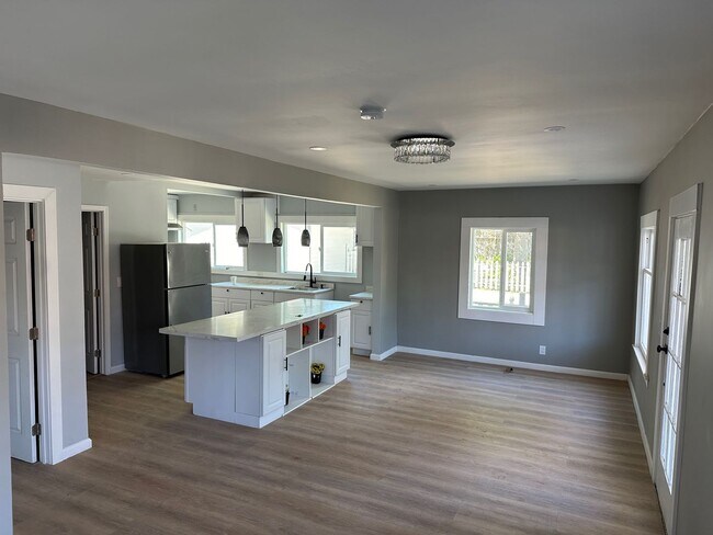 Building Photo - Cozy Santa Cruz Cottage