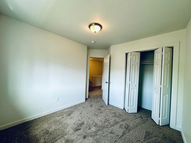 Building Photo - 1284 44th Ave