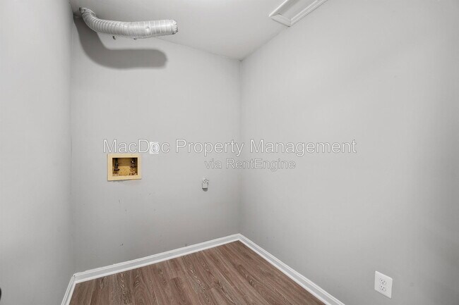 Building Photo - 5273 Daffodil Dr