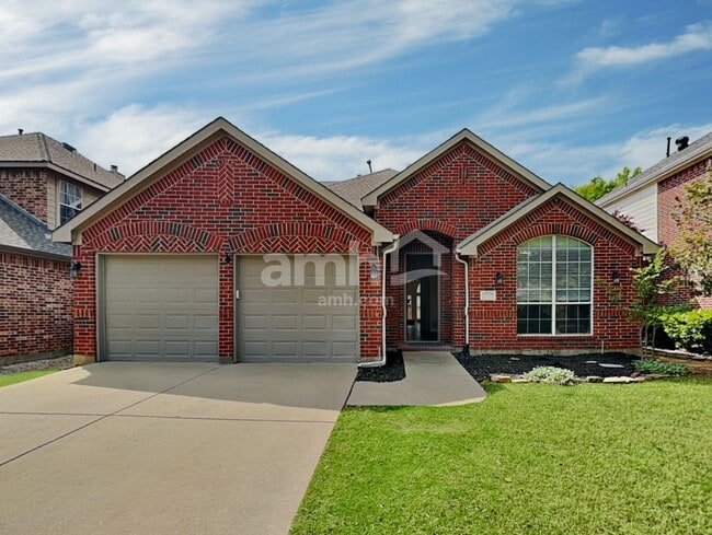 Building Photo - 1310 Golf Club Dr