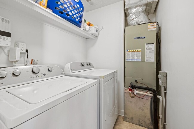 Building Photo - 323 Fox Hill Rd