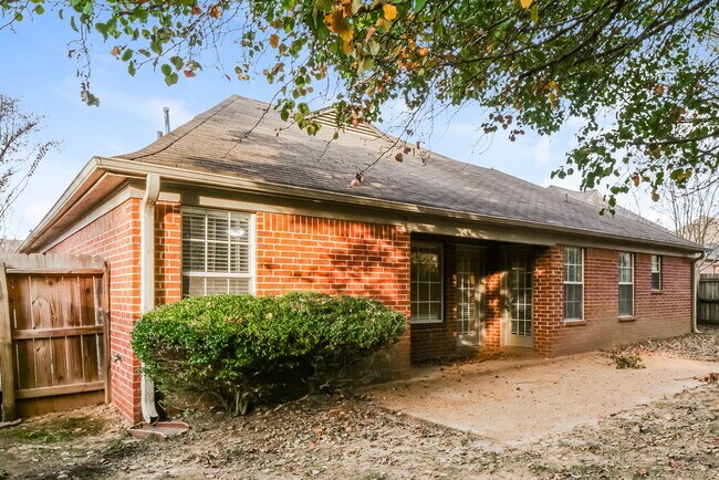 Building Photo - 10255 Green Moss Dr S