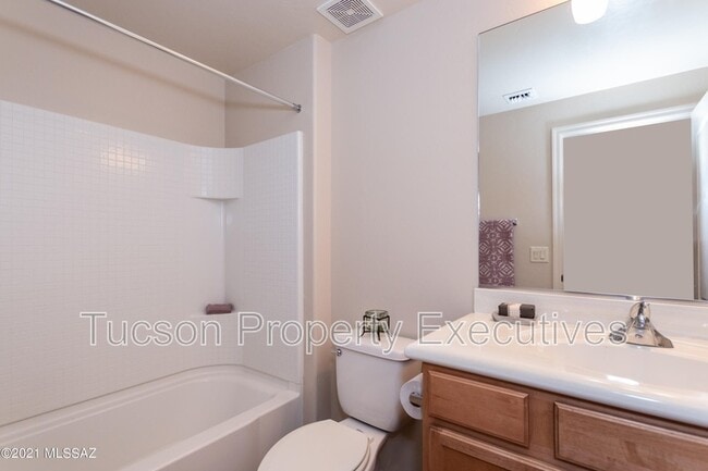 Building Photo - 2442 E Emerald Moon Dr