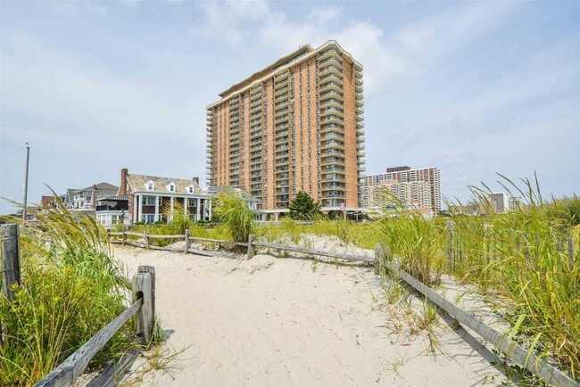 Building Photo - 4800 Boardwalk-400-400