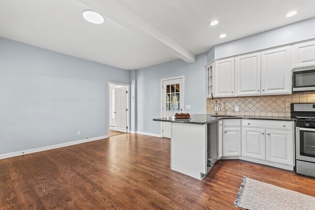 Building Photo - 1142 Washington St