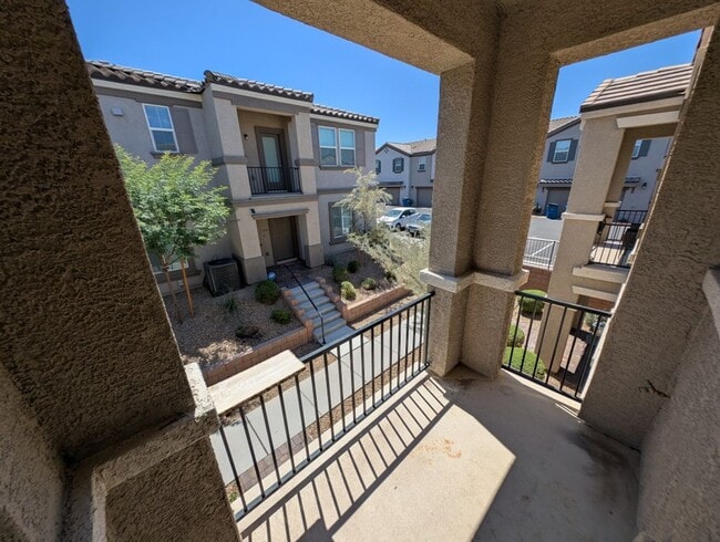 Building Photo - 664 Vetiver Ln
