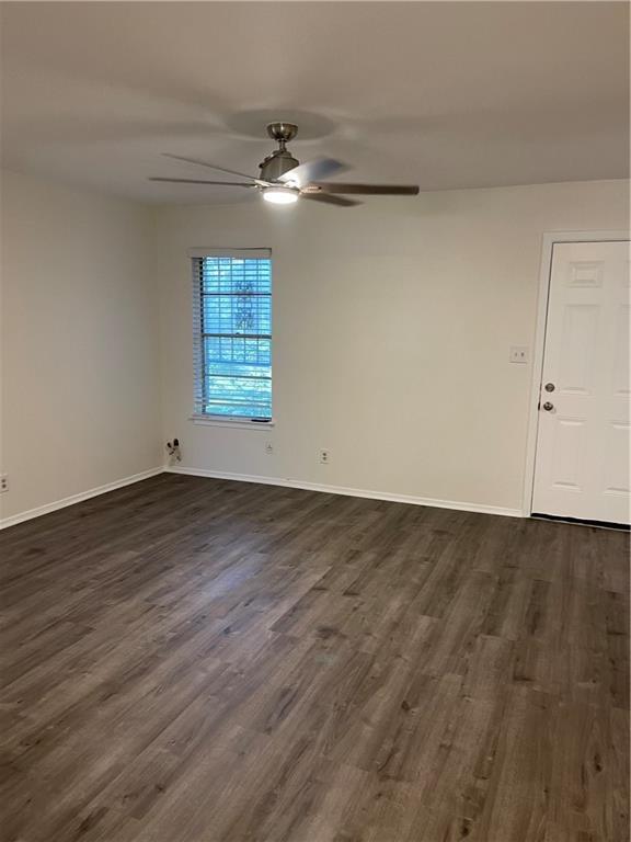 Building Photo - 1013 S Meadows Dr