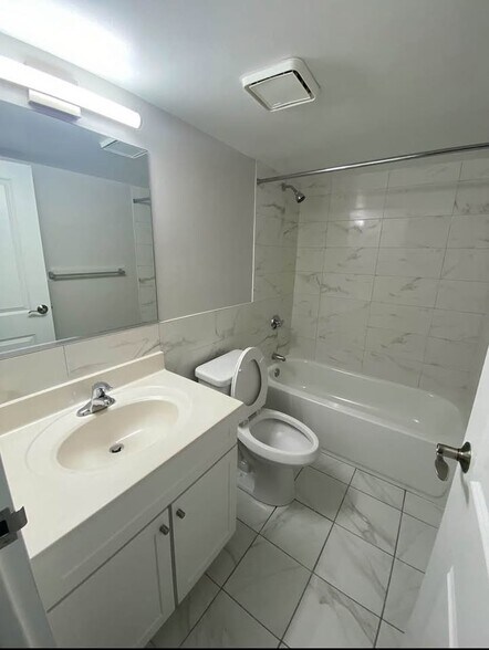 Building Photo - 961 Southern Artery