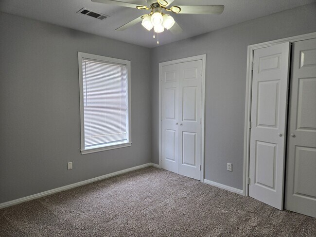 Building Photo - 1742 Rock Hollow Loop