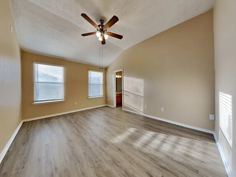 Building Photo - 10644 Shadywood Dr