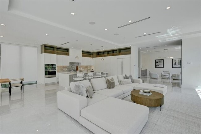 Building Photo - 1111 SE 9th Ave