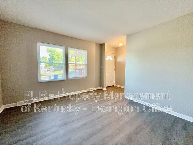 Building Photo - 2408 Shandon Dr