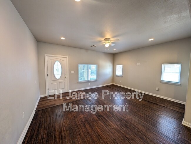 Building Photo - 2235 E 10th St