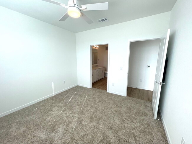 Building Photo - 1101 Abbeyglen Castle Dr