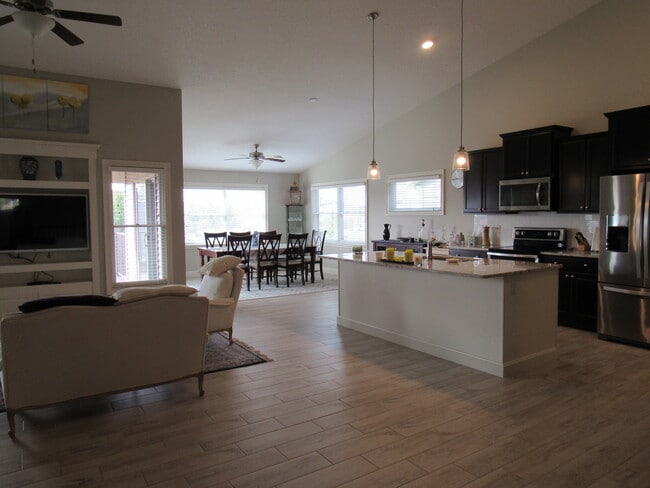 Building Photo - 3761 Deckard Dr