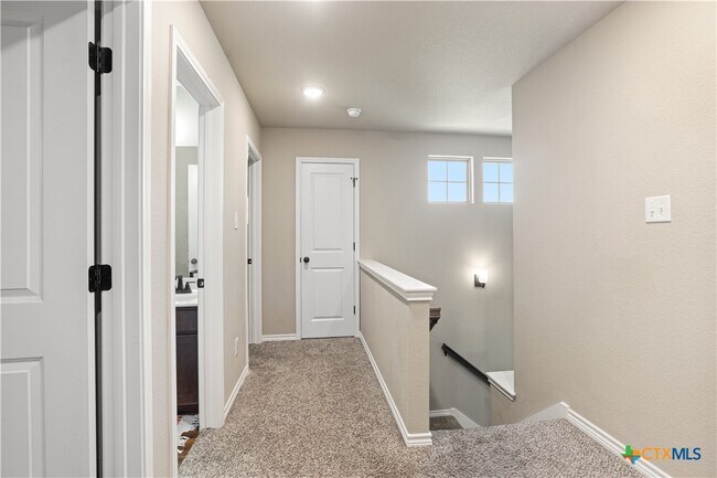 Building Photo - 1326 Carnaby Dr