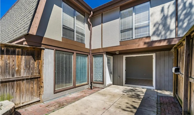 Building Photo - 5442 Worthington Forest Pl W