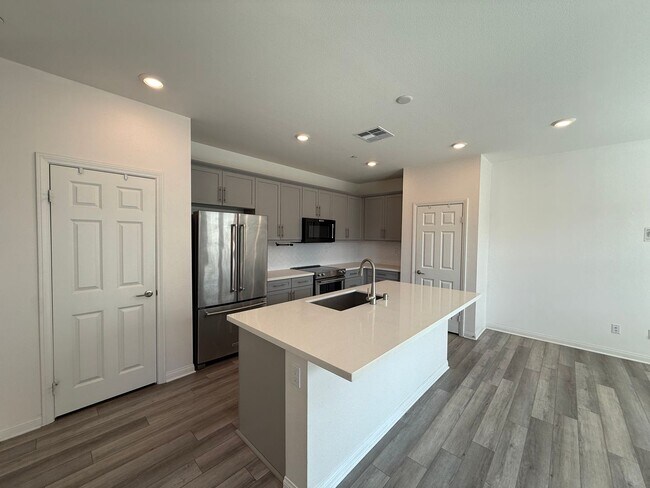 Building Photo - Stunning 2B/2.5BA San Marcos Townhome with...