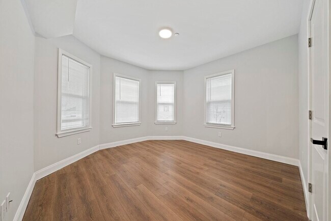 Building Photo - 22 Madison Ave