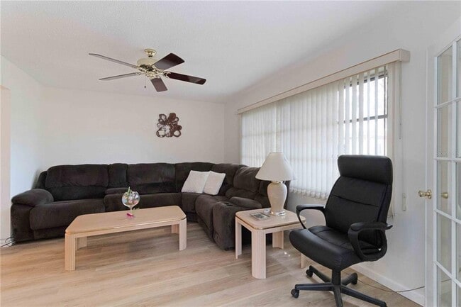 Building Photo - 6215 Green View Cir