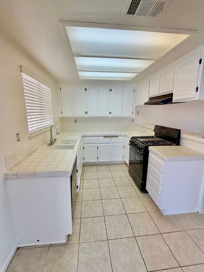 Building Photo - Single-Story Home Near March Air Force Base for Rent
