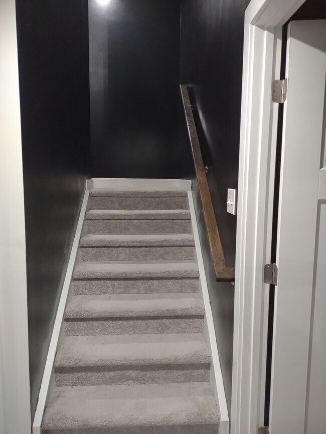 Building Photo - $300 OFF THE FIRST FULL MONTH's RENT!!! Su...