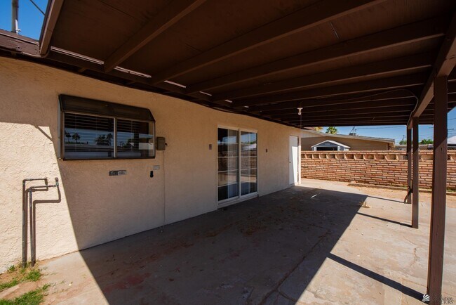 Building Photo - 2645 S Nogales Ave
