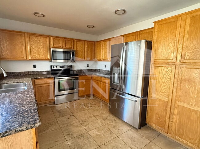 Building Photo - 1274 W Sparrow Ct