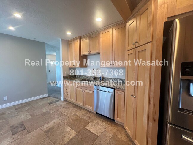 Building Photo - Look at This Beautiful 2 Bedroom 1 Bathroom Split Single Family home is Sugarhouse!!