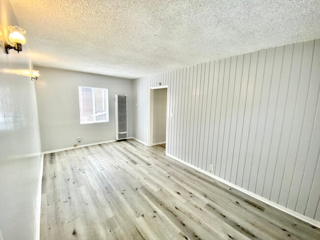 Building Photo - 3832 W 118th Pl