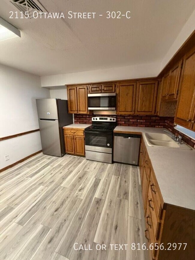 Building Photo - 2115 Ottawa St