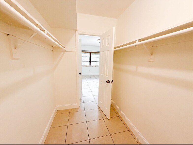 Building Photo - 7917 SW 104th St