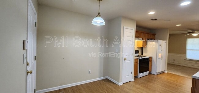 Building Photo - 7846 The Lakes Point