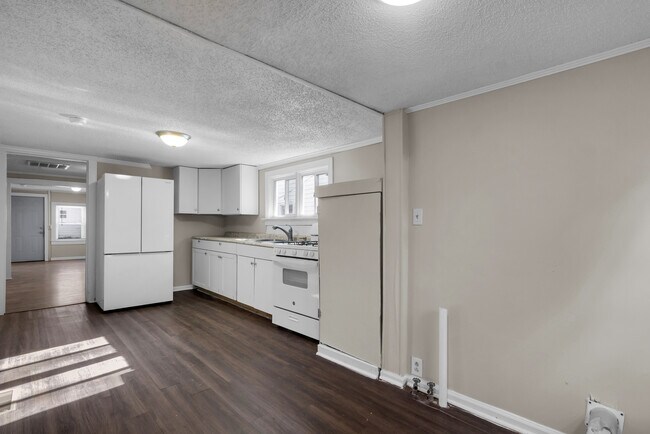 Building Photo - 607 1st Ave