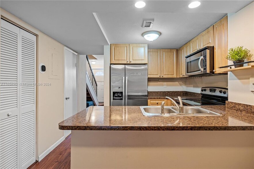 Building Photo - 1927 SW 107th Ave