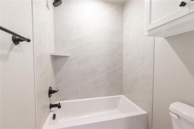 Building Photo - **Gorgeous Newer Build! 4 Bed 3 Bath**