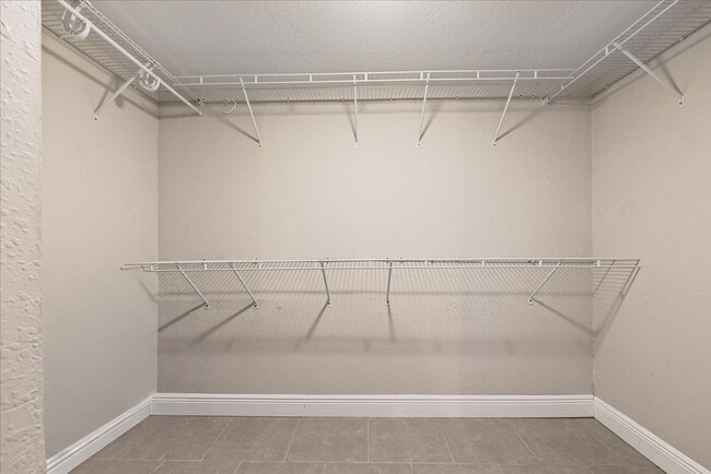 Building Photo - Beautiful and Upgraded 3/3 in South Tampa! Available Now!