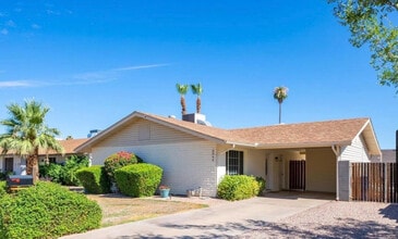 Building Photo - 2046 E Yale Dr