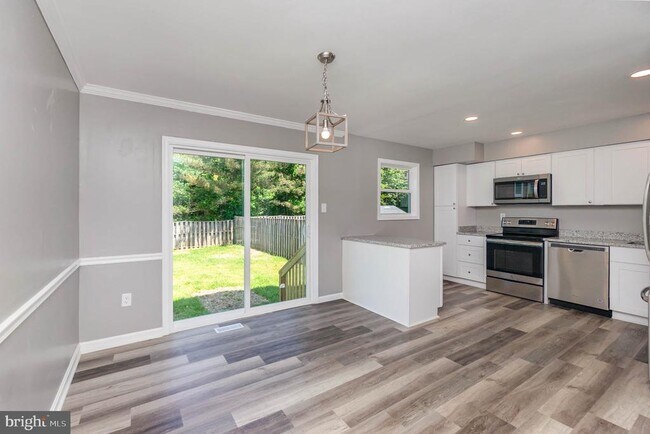 Building Photo - 324 Talbot Ct