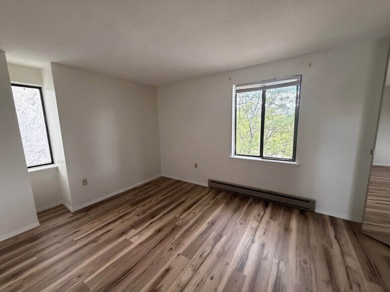 Building Photo - 270 Burgundy Hill Ln