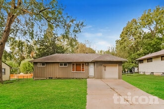 Building Photo - 4832 Melrose Ln