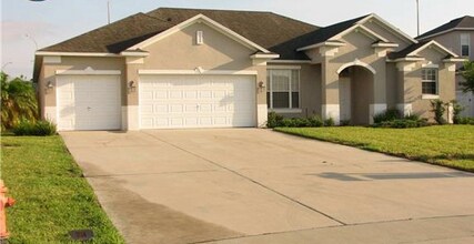 Building Photo - Spacious 4-Bedroom Pool Home with 3-Car Ga...