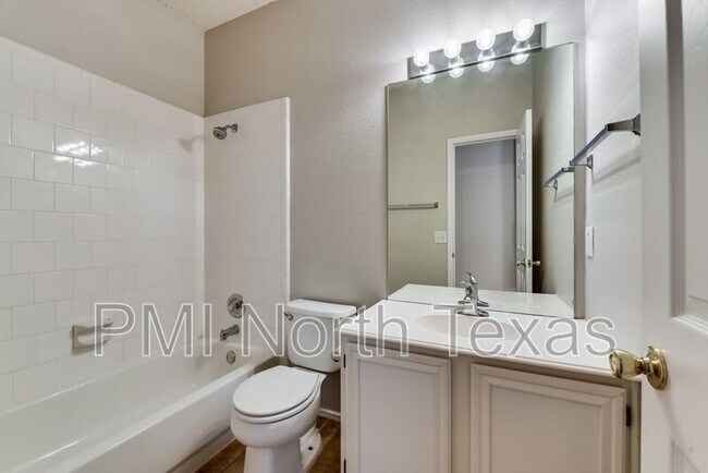 Building Photo - 10717 Camelot Dr