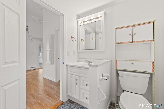 Building Photo - 120 Kenwood Rd